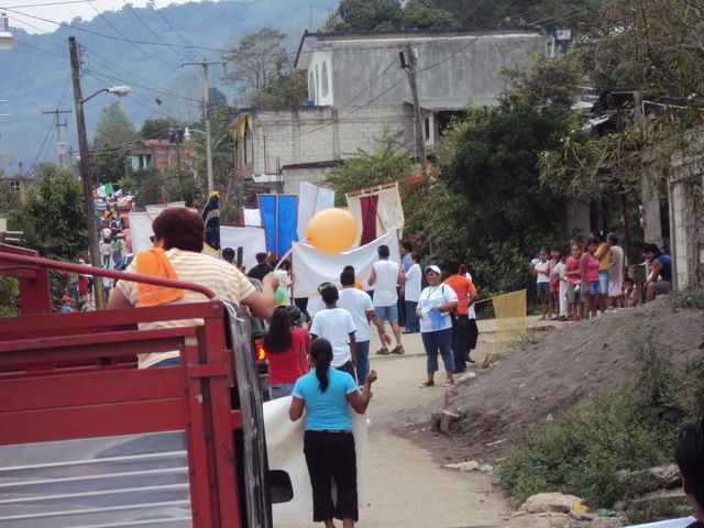 LAS CALLES LLENAS DE EL NOMBRE DE CRISTO!