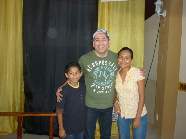 Ministro de Alabanza David Alfano, con ethan Porras y Rosy de playa del Carmen