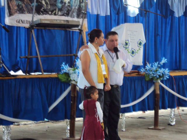 APOSTOLES PORRAS MINISTRANDO LA PALABRA