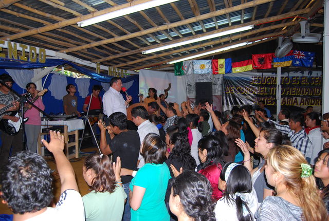 Apostol Raul Porras Ministrando sanidad al alma de los jovenes!